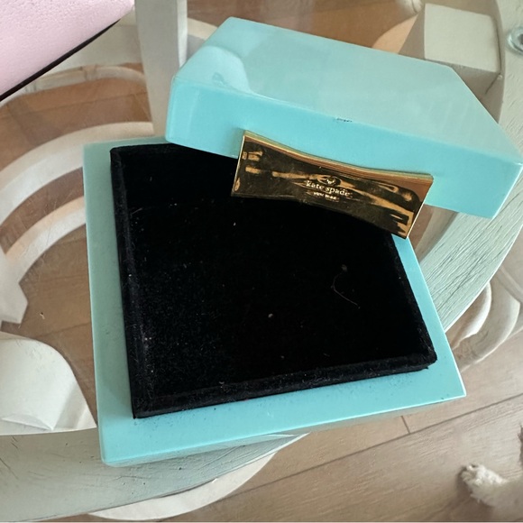 Kate Spade wristlet & Jewelry box ⭐️ - Picture 4 of 12